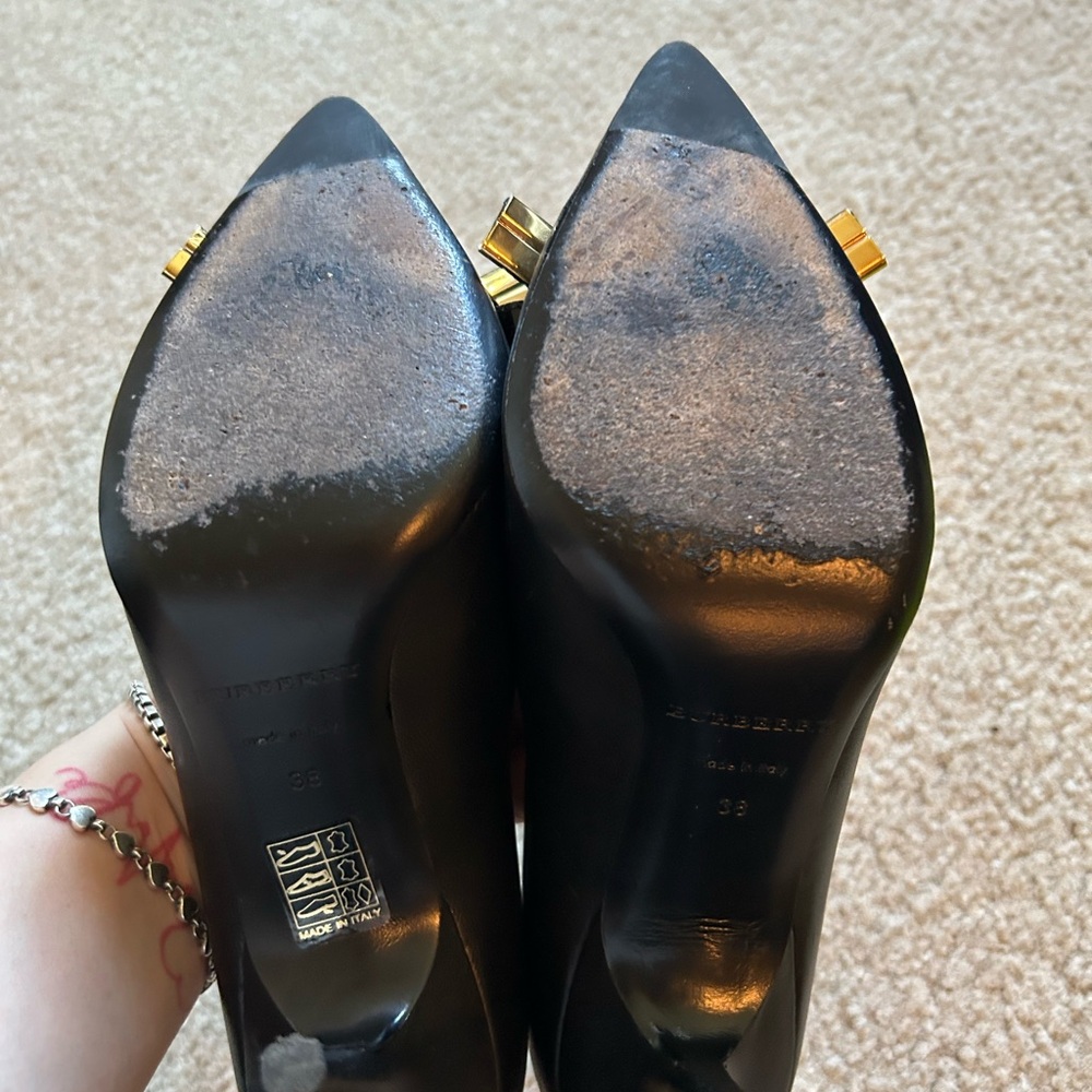 Burberry Black Pointed Leather Pumps with Gold Trim Bow - Picture 5 of 7